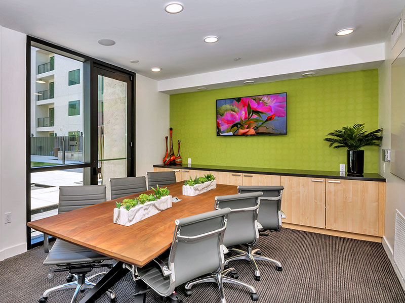Conference Room | The Curve at Melrose Apartments in Phoenix, AZ
