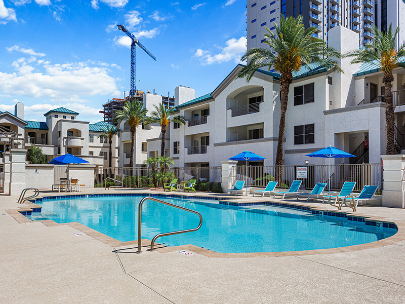 Apartments with a Pool | The Met at 3rd and Fillmore Apartments in Phoenix, AZ