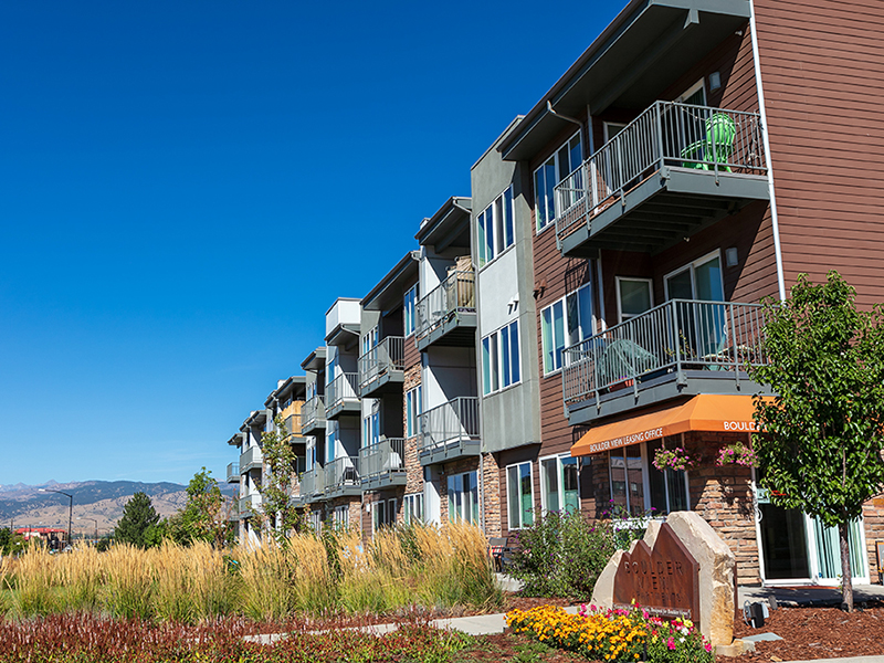 Apartment Exterior | Boulder View Apartments in Boulder, CO