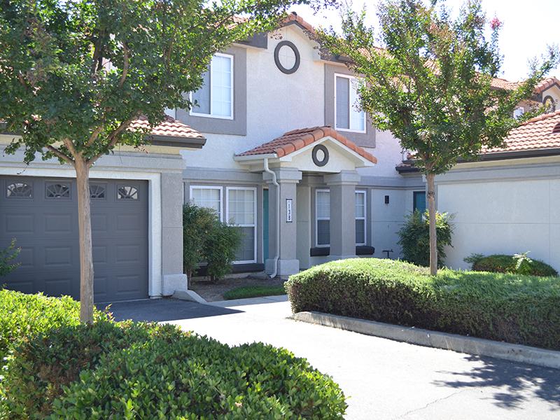 Ascent Townhomes Apartments in Fresno, CA 93711 Market Apartments