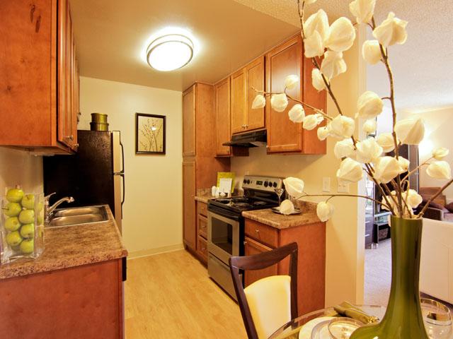Kitchen | Lakeside Apartments in San Leandro, CA