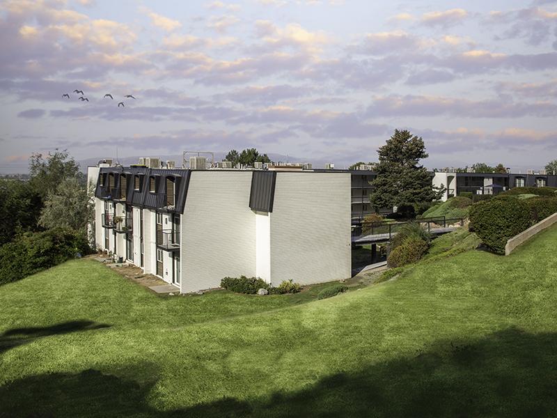 Building Exterior View | Lookout Pointe Apartments in Provo, UT