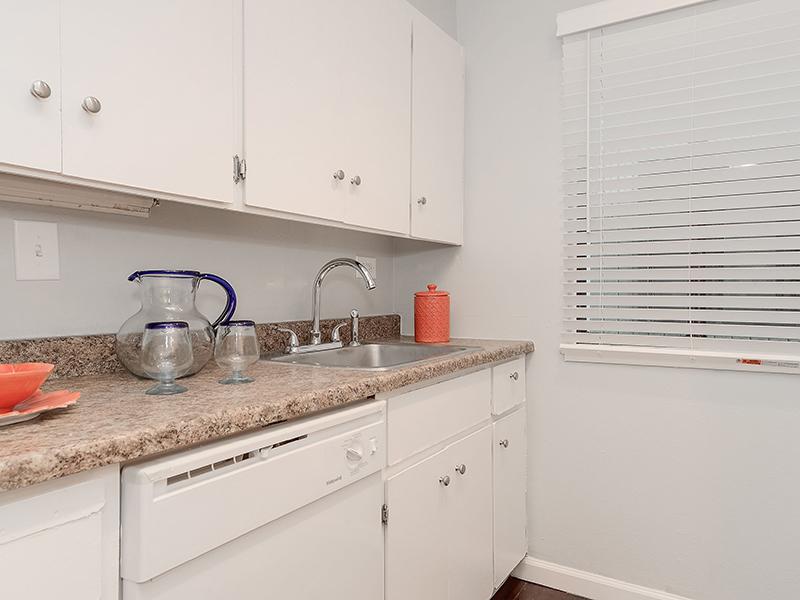 Kitchen | SeaBreeze Apartment Homes