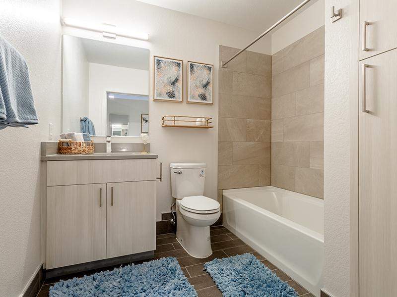 Bathroom | 1600 Hoyt