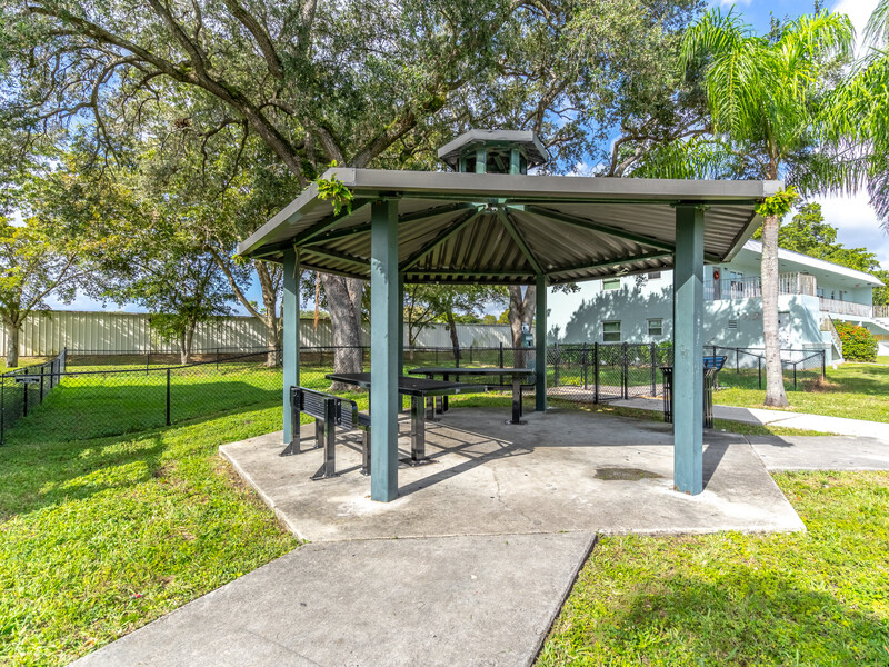 Gazebo | Emerald Palms Apartments in Fort Lauderdale, FL