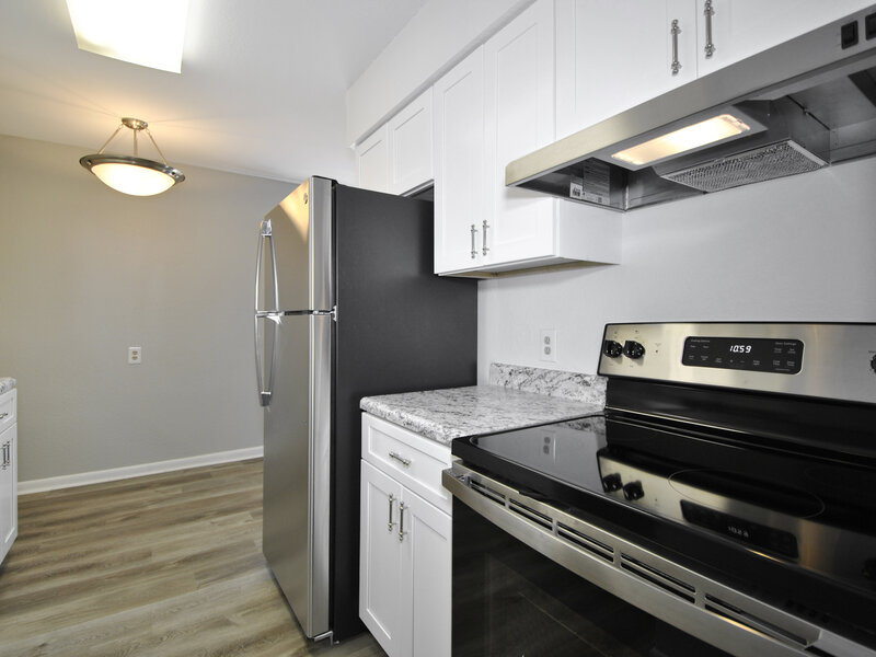 Fully Equipped Kitchen | 1 Bedroom | Township Square Apartments in Saginaw, MI
