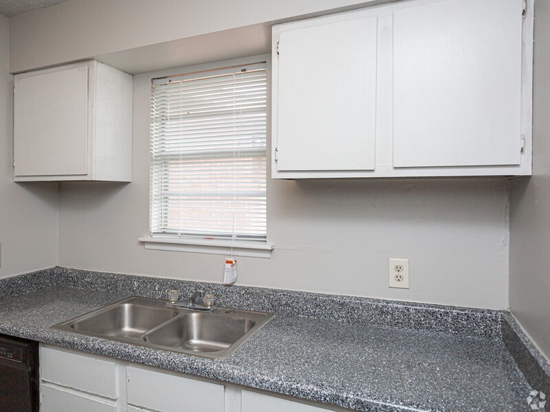 Kitchen Counter | Kingston Point Apartments in Baton Rouge, LA