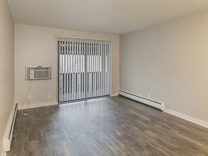 Front Room | The Reserve Apartments in Colorado Springs