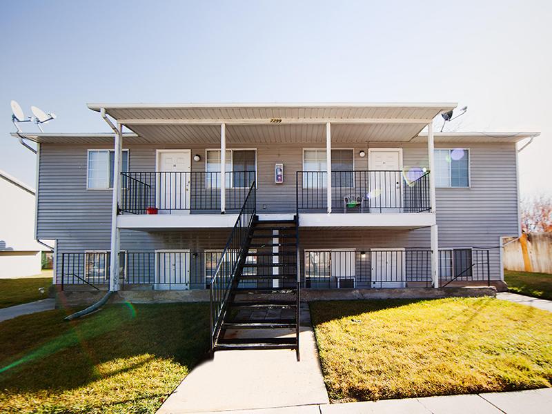 Building Exterior | The Pointe at Fort Union Apartments