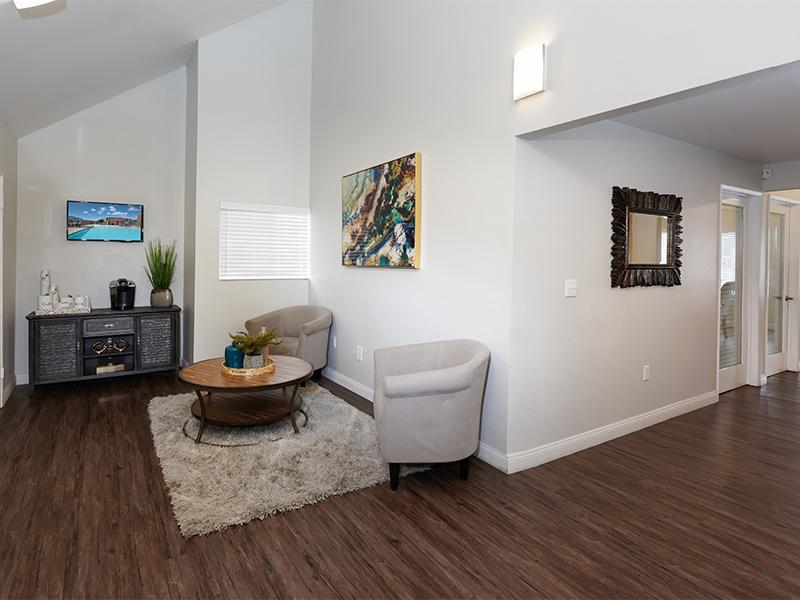 Leasing Office Vista la Rosa