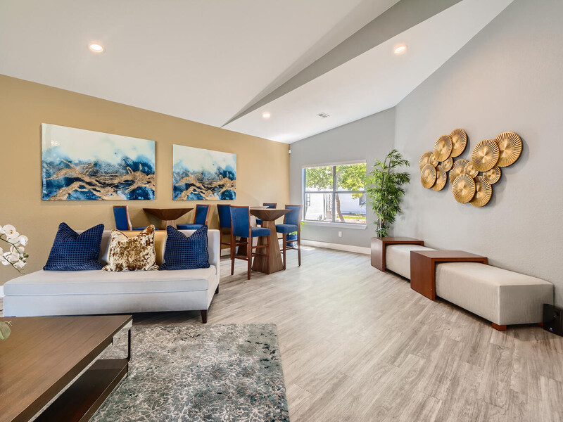 Resident Lounge | Preserve at City Center Apartments in Aurora, CO