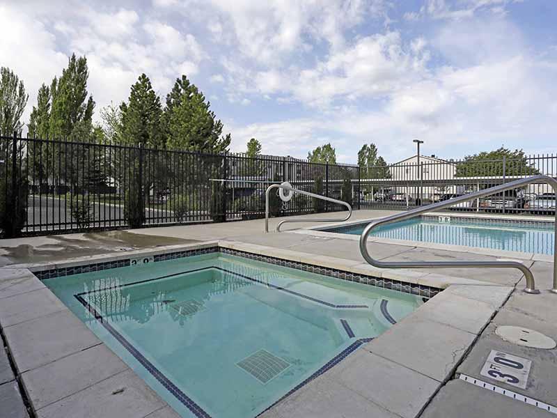 Hot Tub | Bridger Point Apartments