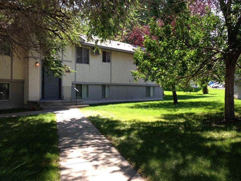 Building | Helena Manor