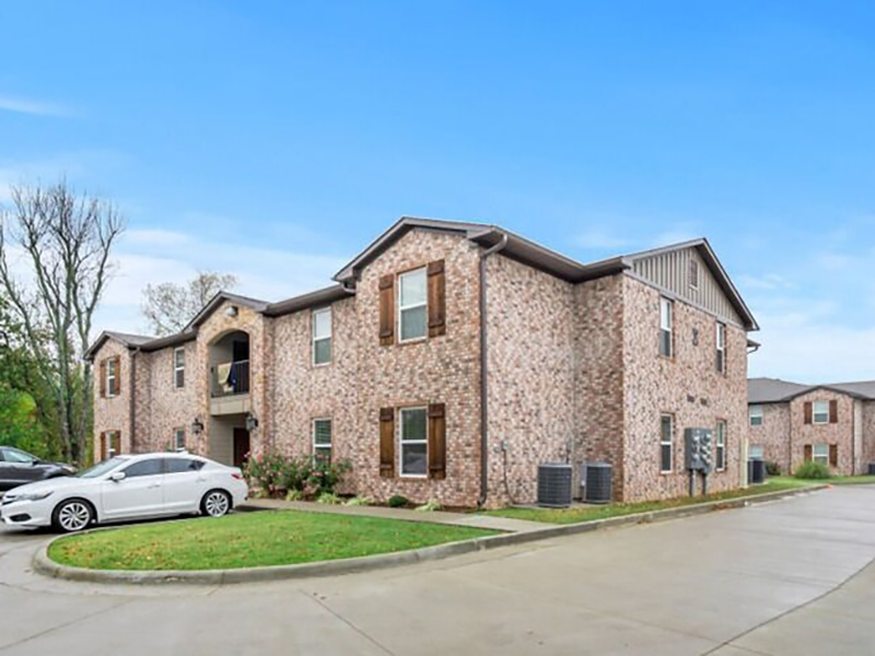 Apartment Exterior | Frisco Apartments on Walnut