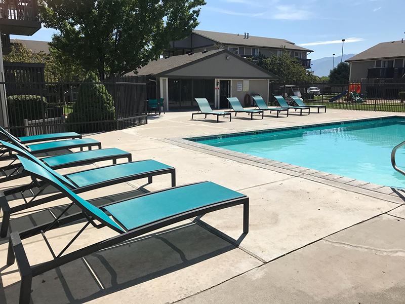 Swimming Pool | Apartments at Decker Lake