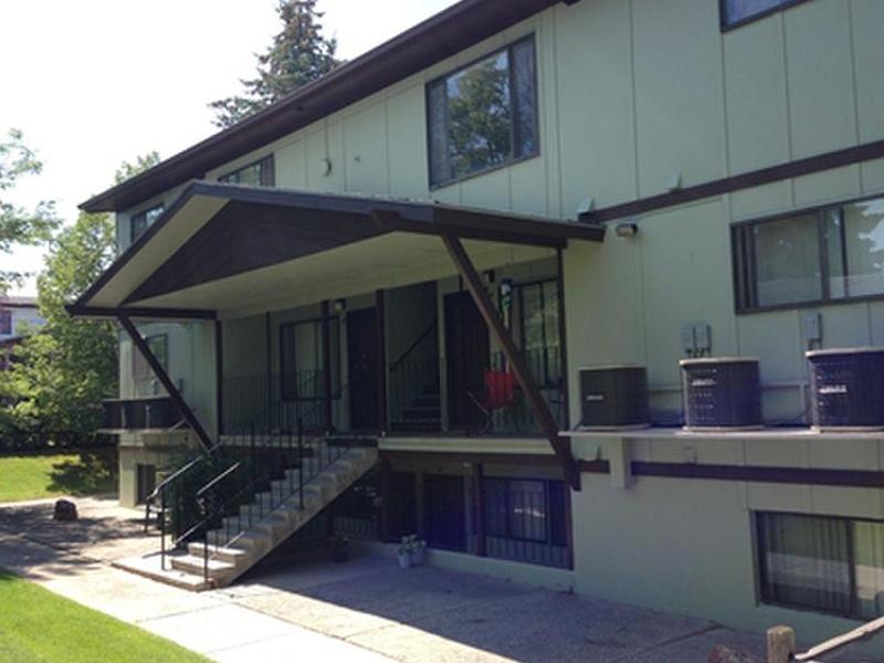 Almanor - Building