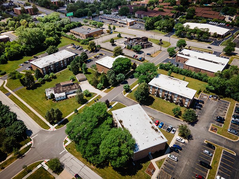 Exterior | Wellington Creek Apartment's in Lisle, IL