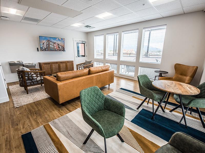 Clubhouse Interior | 2100 Apartments