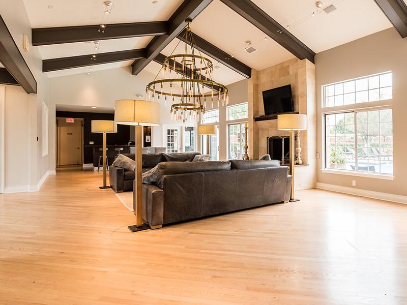 Lounge | Clubhouse | The Arbors at Brookdale Apartments in Naperville, IL