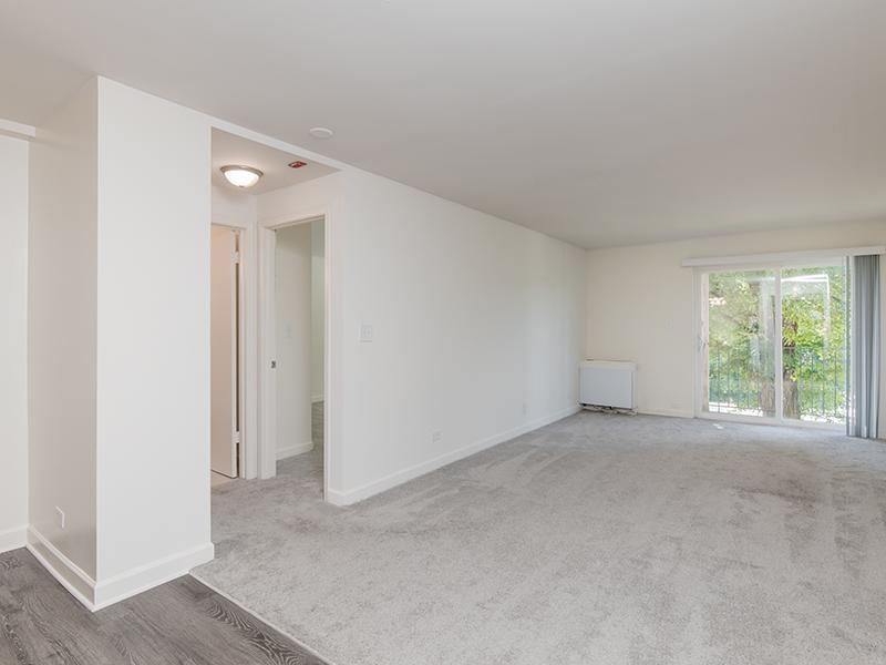 Front Room | Wellington Creek Apartment's in Lisle, IL