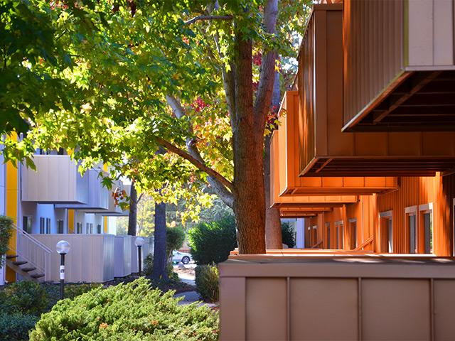 Lakeside Apartments in CA