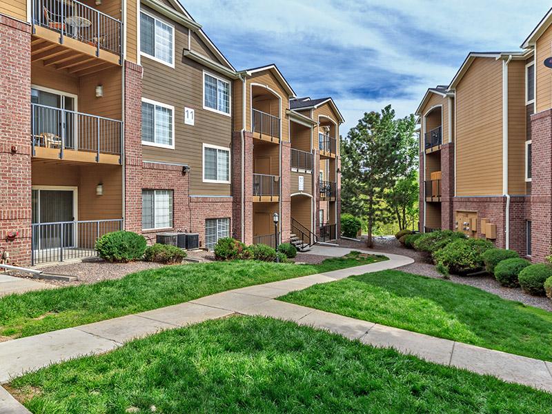 Crossings at Bear Creek Apartments in Lakewood, CO 80227 Market