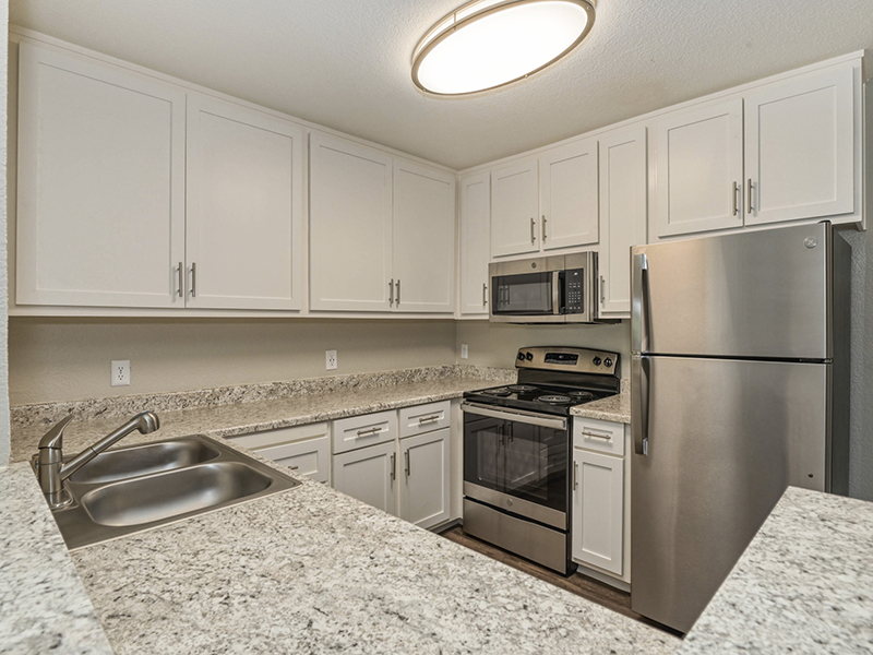 Kitchen | The Vue Apartments in Sacramento, CA