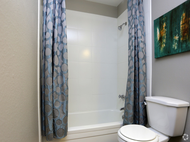 Aviator | Apartment Bath