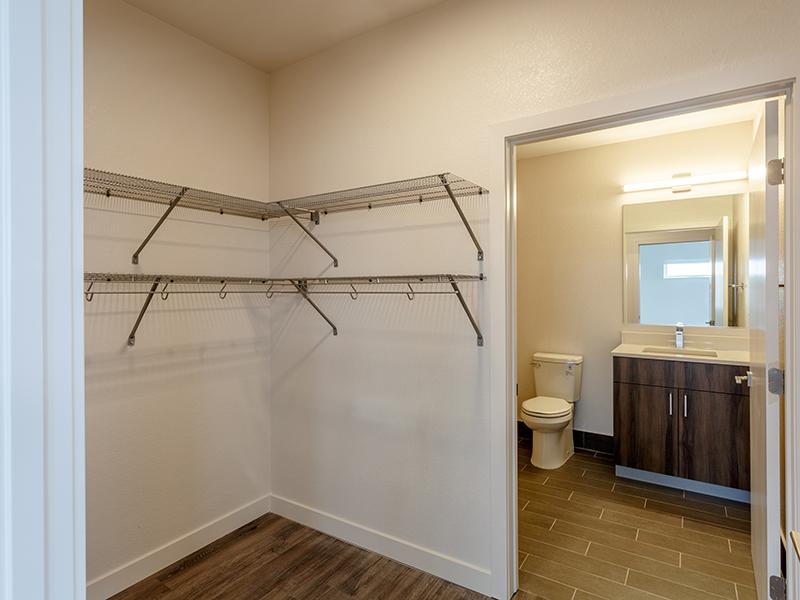 Closet | 1600 Hoyt