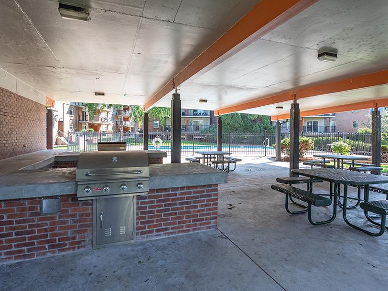 Exterior Picnic Area | Cedar Run Apartments