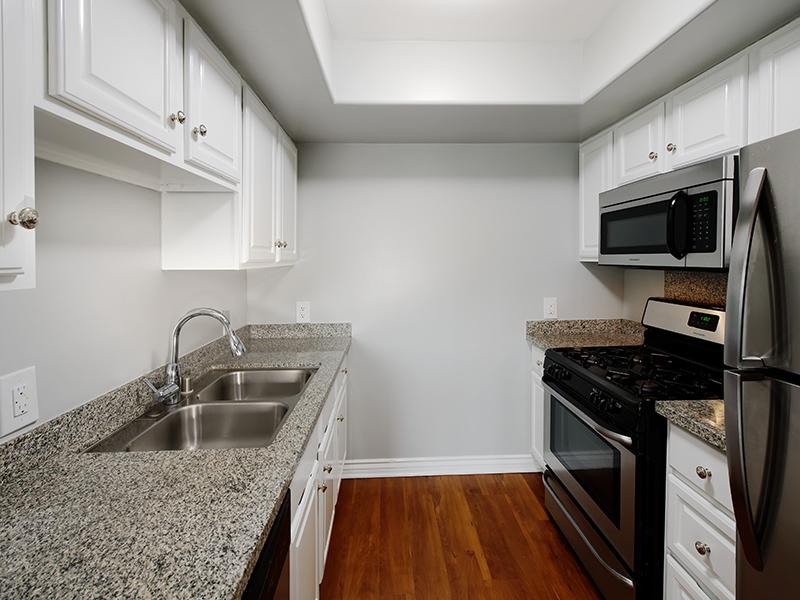 Kitchen | Hollywood View Towers