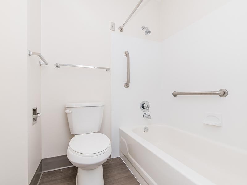 Bathroom | Maple Pointe