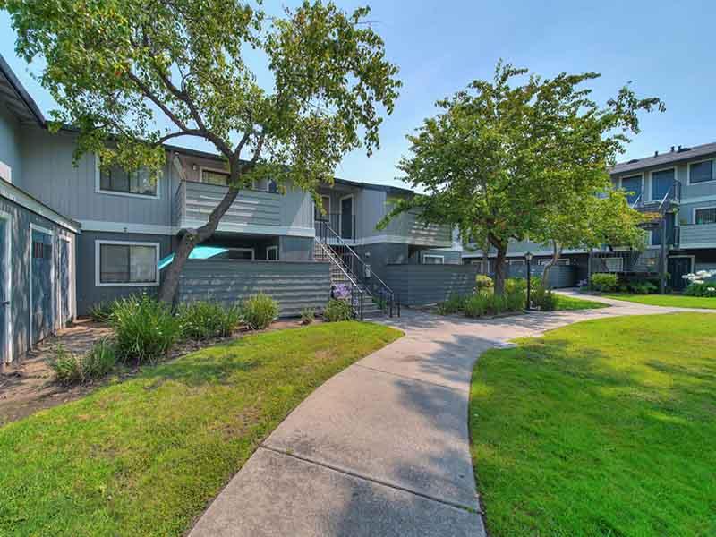 Parkside Commons Apartments in San Leandro, CA