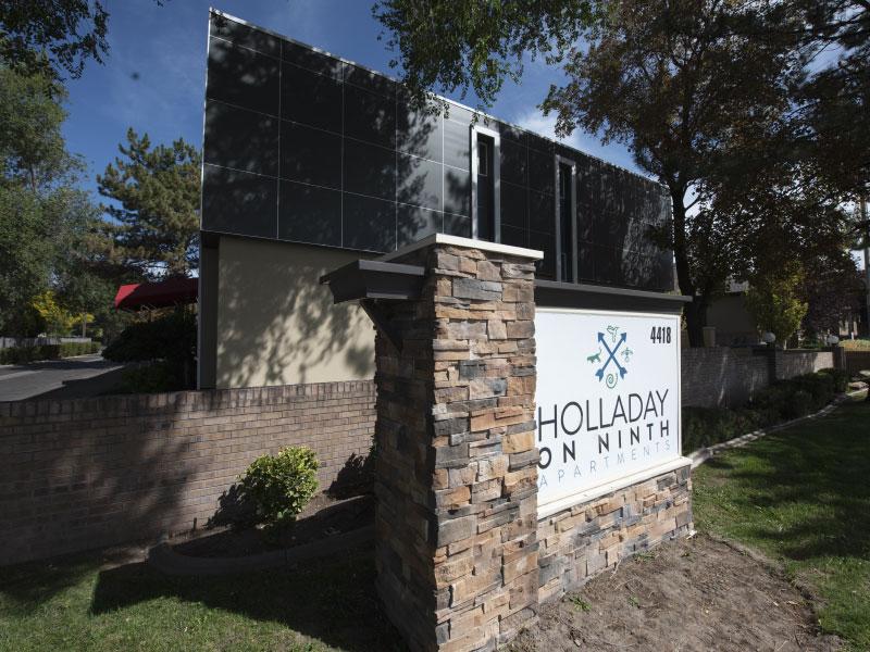 Exterior Building Sign | Holladay on Ninth 84124 Apartments
