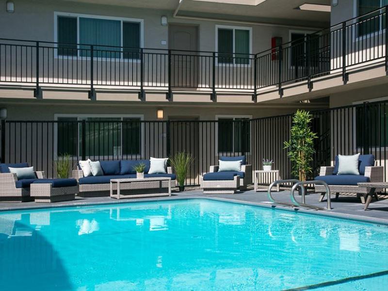 Pool | Vivante Apartments
