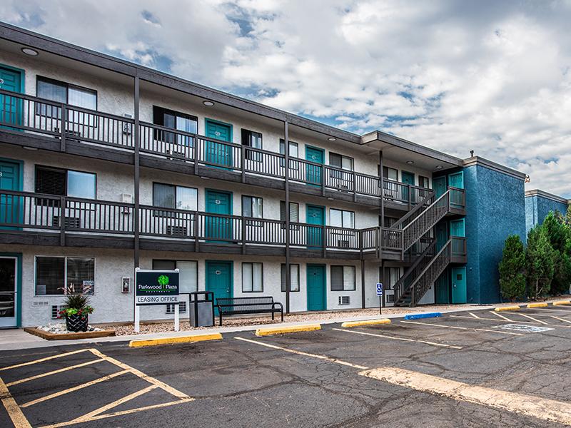 Building | Parkwood Plaza