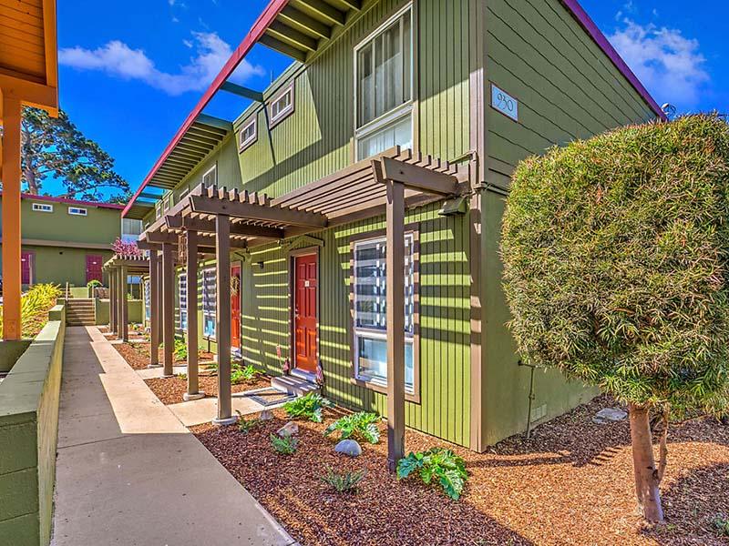 Building | Pacific Pines Apartments