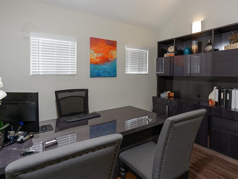 Leasing Office | Vista la Rosa