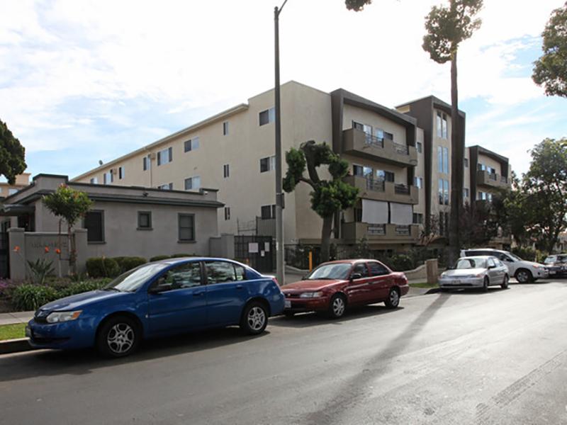 Serrano Apartments in Los Angeles, CA 90027 | Market Apartments