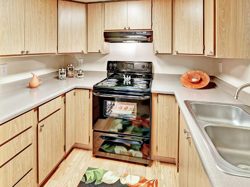 Kitchen | Fox Creek Apartments