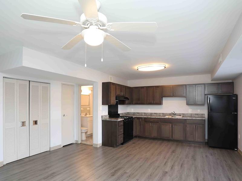 Kitchen | Park Tanglewood in Riverdale