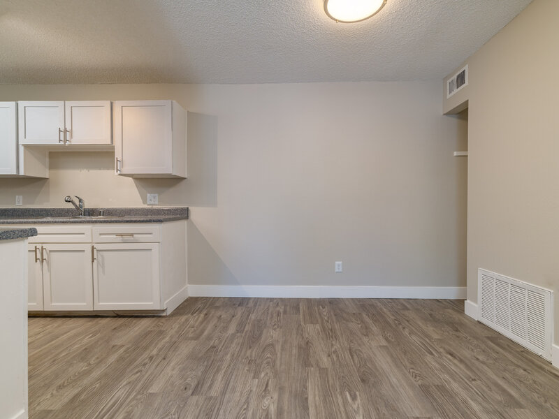 Dining Area | Villas Del Sol II Apartments in Albuquerque, NM