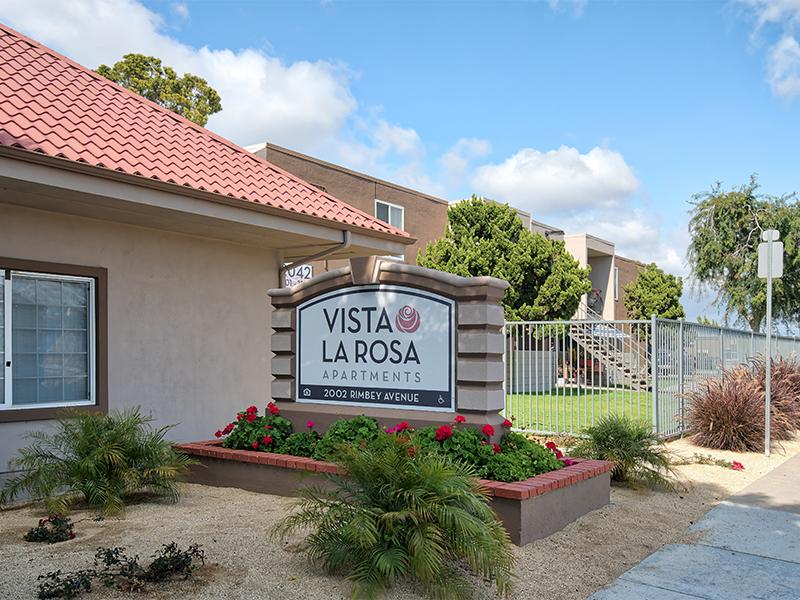 Vista La Rosa apartments