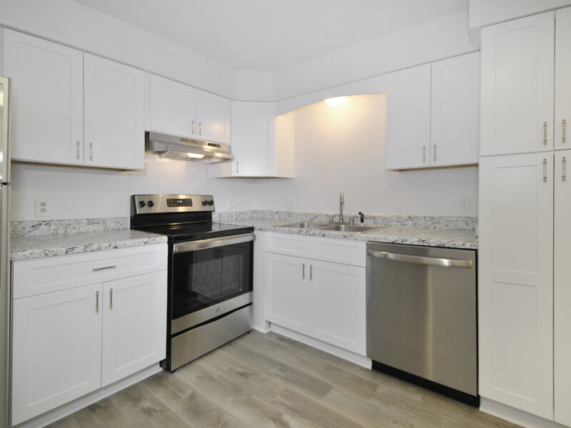 Kitchen | 2 Bedroom | Township Square Apartments in Saginaw, MI