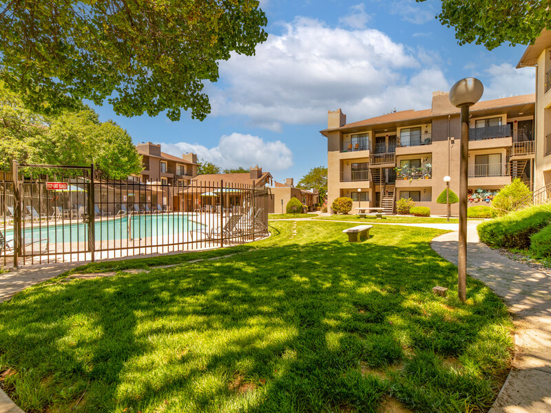 Apartments Near Me | Candlelight Square Apartments in Albuquerque, NM
