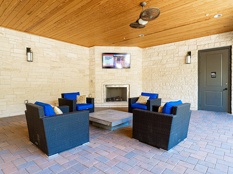 Outdoor Lounge | Cascadia Apartments in San Antonio, TX