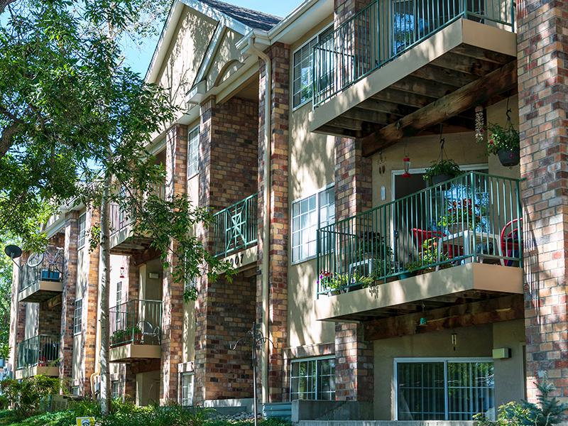 Building Exterior | Ketring Park Apartments