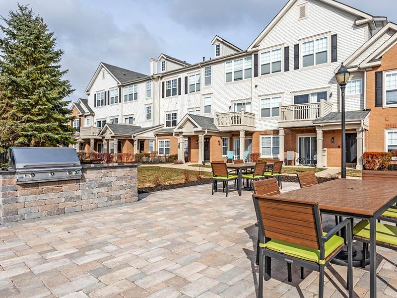 Exterior | Riverun at Naperville