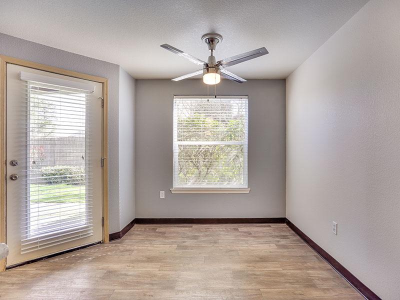 Dining Area | Stark Street Crossings Apartments