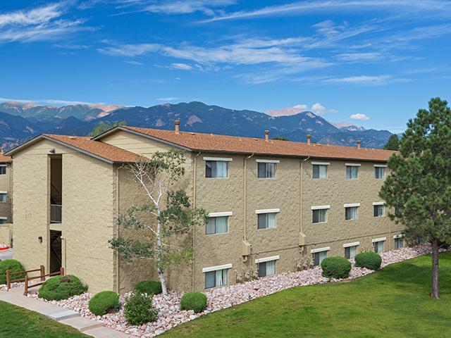 Sienna Place Apartments in Colorado Springs, CO 80905 | Market Apartments